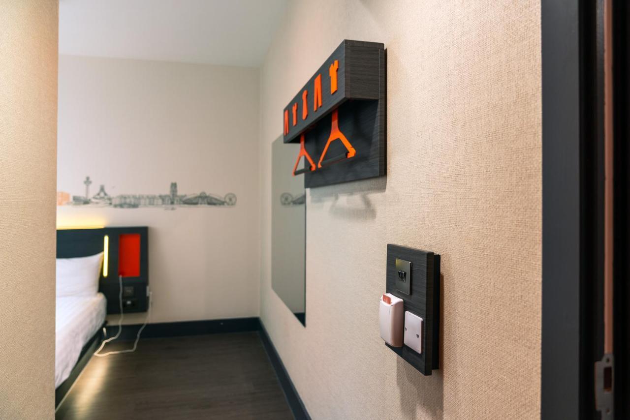 Easyhotel Liverpool Exterior photo