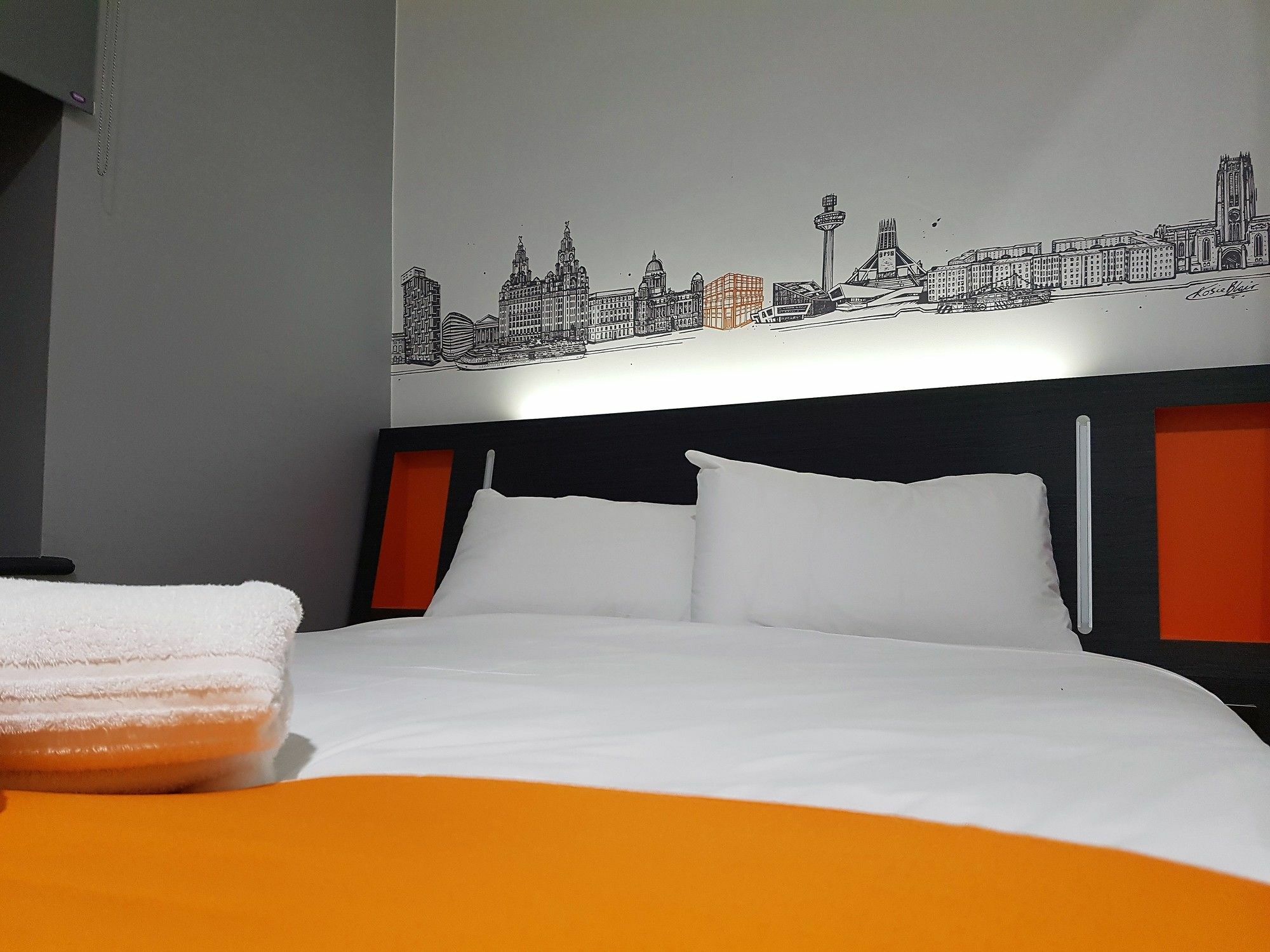 Easyhotel Liverpool Exterior photo